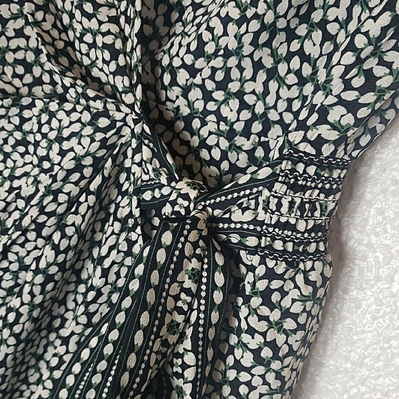 Max Studio Tie Front Wrap Blouse Black Green White Floral Long Sleeve V-neck - Picture 5 of 15